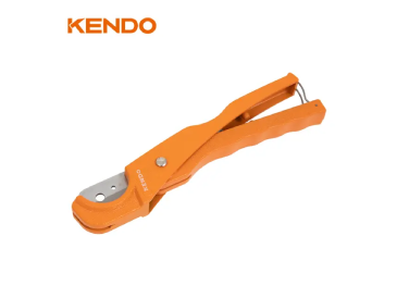 プラスチックパイプを切断するのに使用する工具は何ですか?