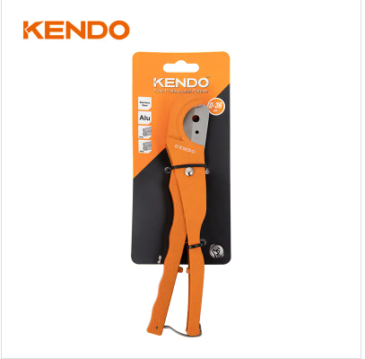 プラスチックパイプを切断するのに使用する工具は何ですか?